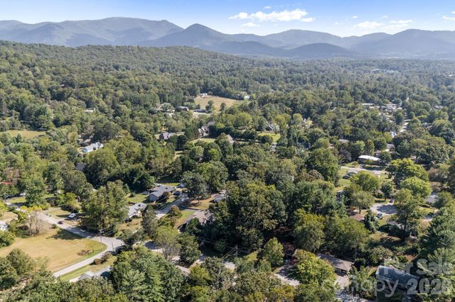 5 W Maple Drive, Asheville, NC 28805