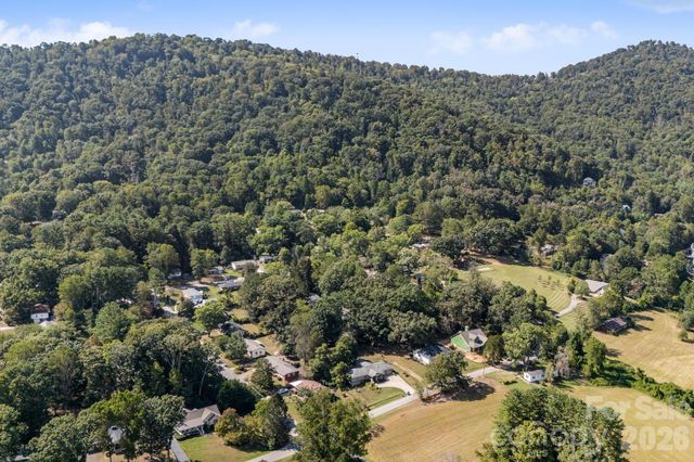 5 W Maple Drive, Asheville, NC 28805