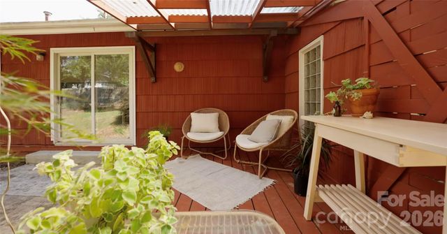5 W Maple Drive, Asheville, NC 28805
