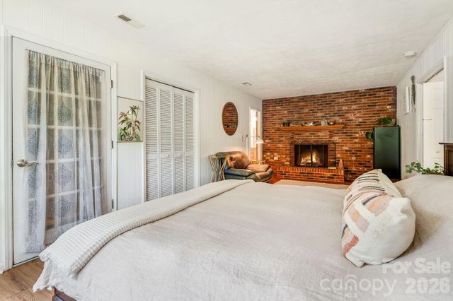 5 W Maple Drive, Asheville, NC 28805
