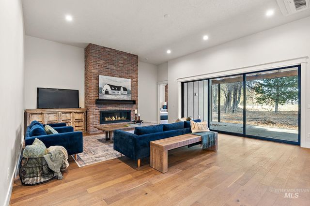 116 S Carbon Rivet Ave, Eagle, ID 83616