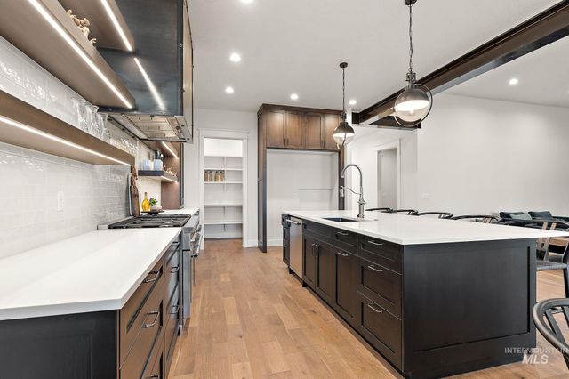 116 S Carbon Rivet Ave, Eagle, ID 83616
