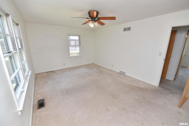 2717 W CASTLE Court, Peoria, IL 61614
