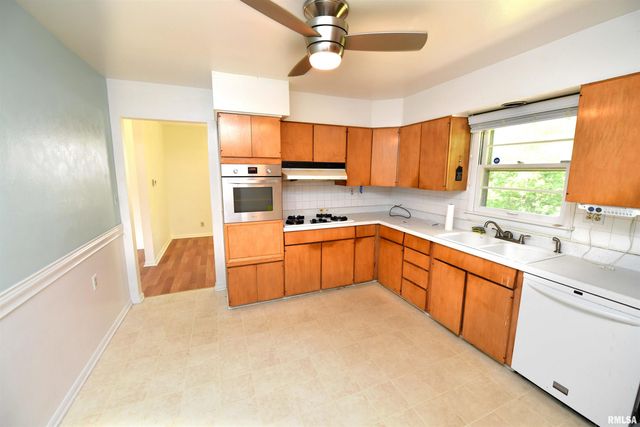 2717 W CASTLE Court, Peoria, IL 61614