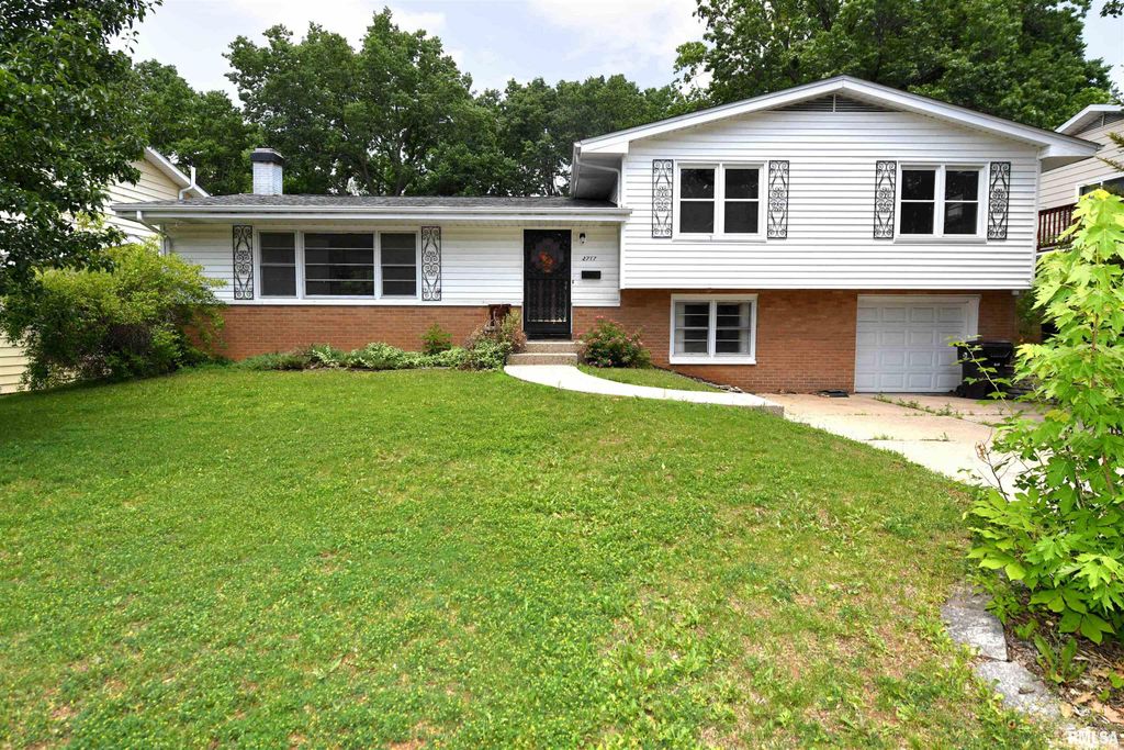 2717 W CASTLE Court, Peoria, IL 61614