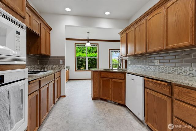 2113 12th Ave NW, Puyallup, WA 98371
