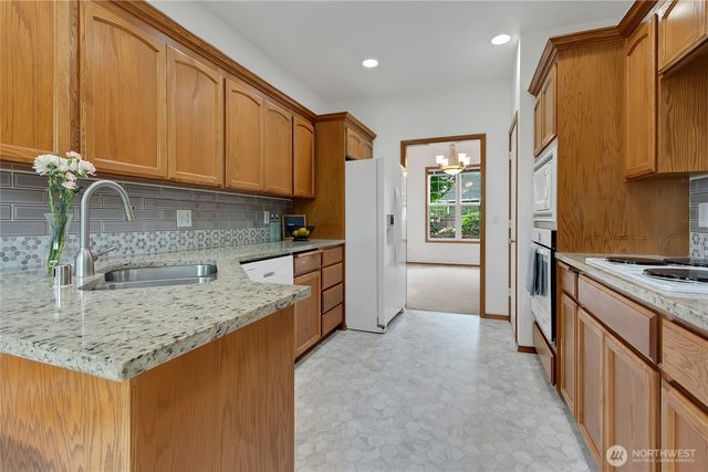 2113 12th Ave NW, Puyallup, WA 98371