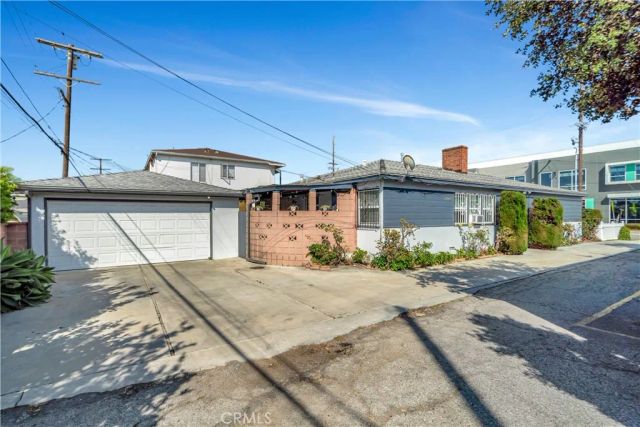 12961 Panama Street, Los Angeles, CA 90066