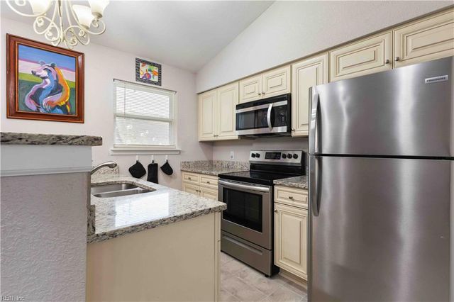 3806 Sugar Creek CIR, Portsmouth, VA 23703