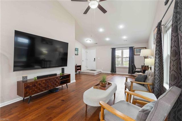 3806 Sugar Creek CIR, Portsmouth, VA 23703