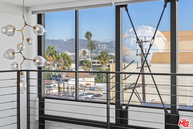 5570 Melrose 405, Los Angeles, CA 90038