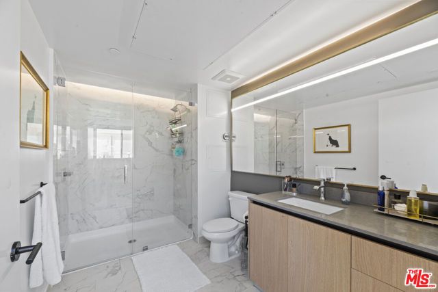 5570 Melrose 405, Los Angeles, CA 90038