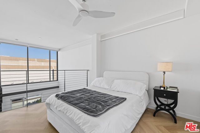 5570 Melrose 405, Los Angeles, CA 90038