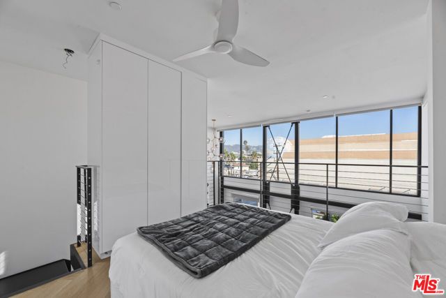 5570 Melrose 405, Los Angeles, CA 90038