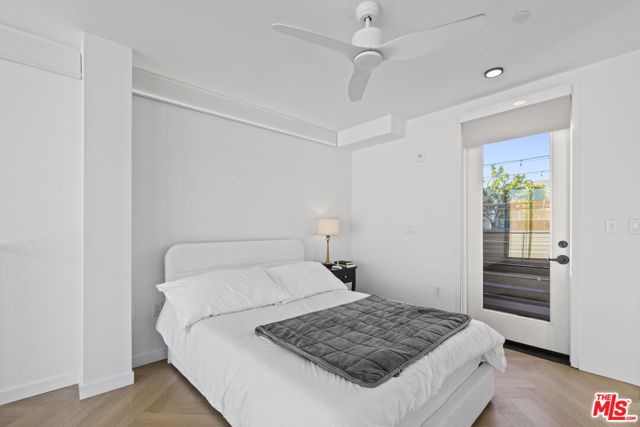 5570 Melrose 405, Los Angeles, CA 90038
