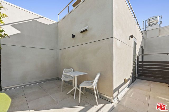 5570 Melrose 405, Los Angeles, CA 90038
