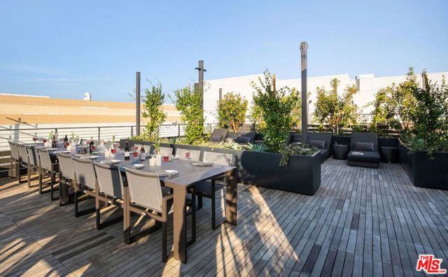 5570 Melrose 405, Los Angeles, CA 90038