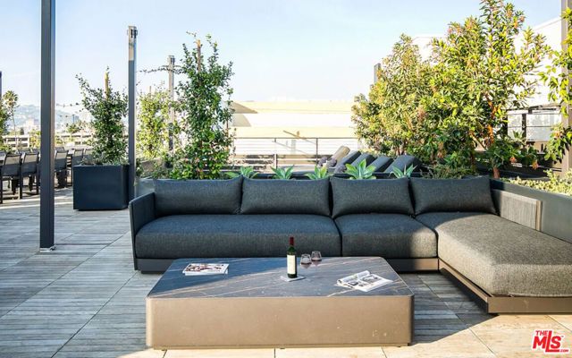 5570 Melrose 405, Los Angeles, CA 90038