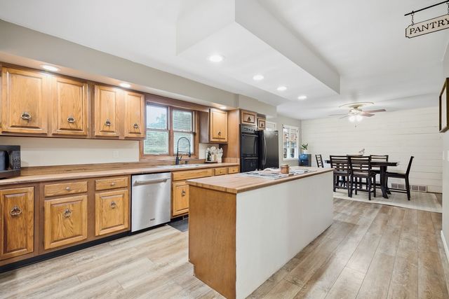 10001 35th Street, Rock Island, IL 61201