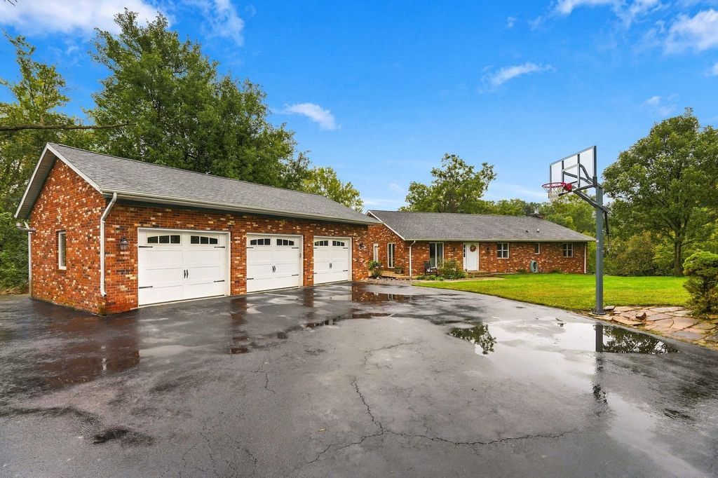 10001 35th Street, Rock Island, IL 61201