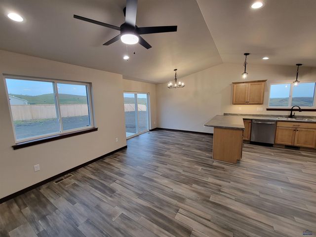 5317 BUNKER DR, Rapid City, SD 57701