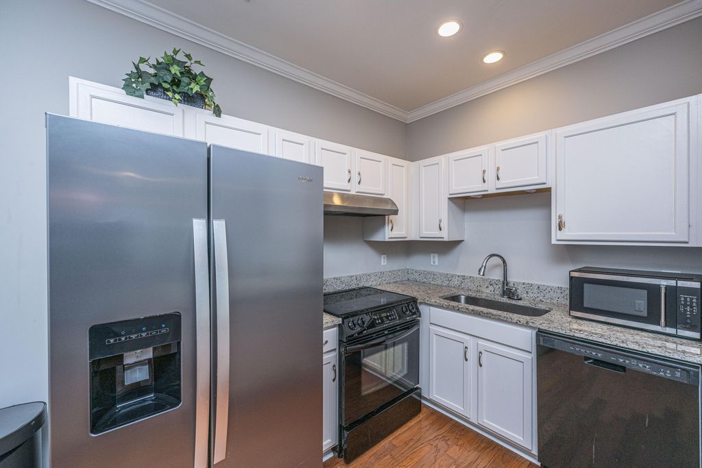 Image 11 of property listing at 4005 Radcliffe Place Drive A-3, Charleston, SC 29414