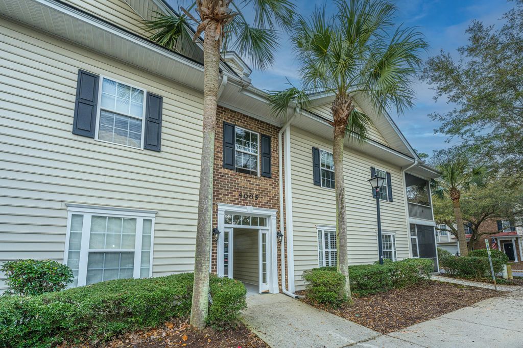 Image 2 of property listing at 4005 Radcliffe Place Drive A-3, Charleston, SC 29414