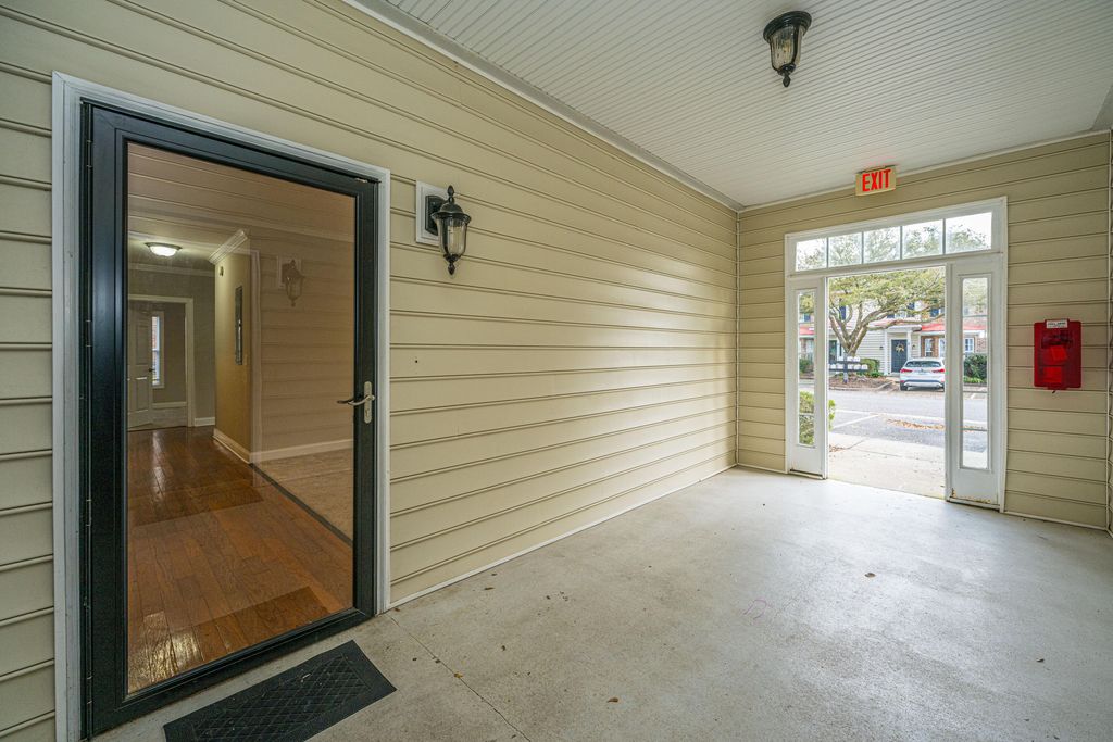 Image 4 of property listing at 4005 Radcliffe Place Drive A-3, Charleston, SC 29414