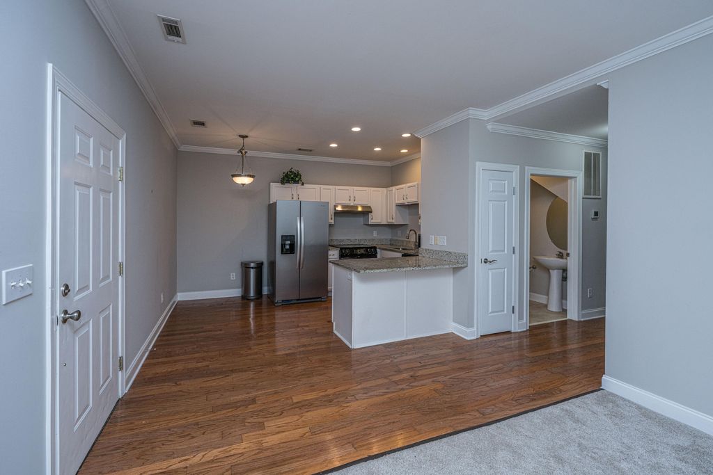 Image 8 of property listing at 4005 Radcliffe Place Drive A-3, Charleston, SC 29414