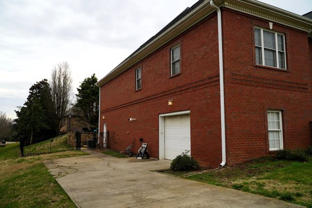 912 Dogwood Dr, Fayetteville, TN 37334