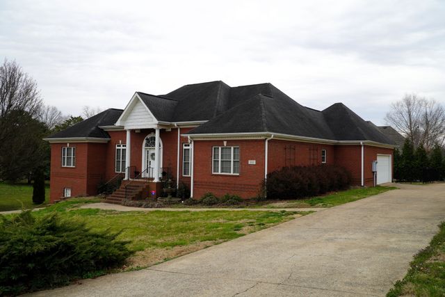 912 Dogwood Dr, Fayetteville, TN 37334