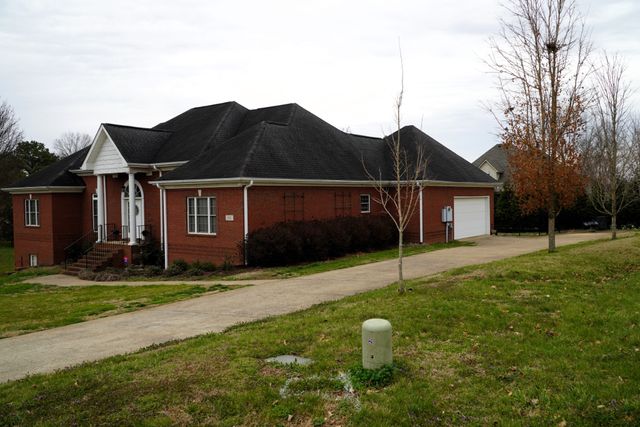 912 Dogwood Dr, Fayetteville, TN 37334