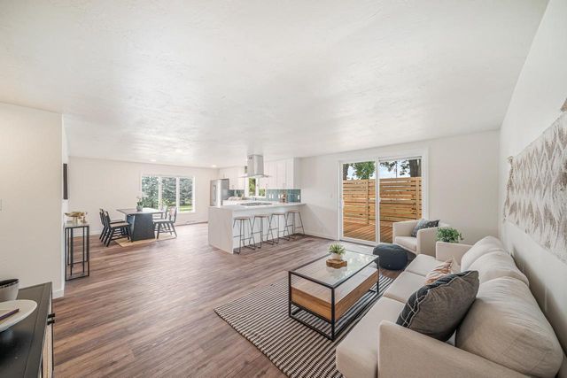 3722 N CASALOMA DRIVE, Appleton, WI 54913