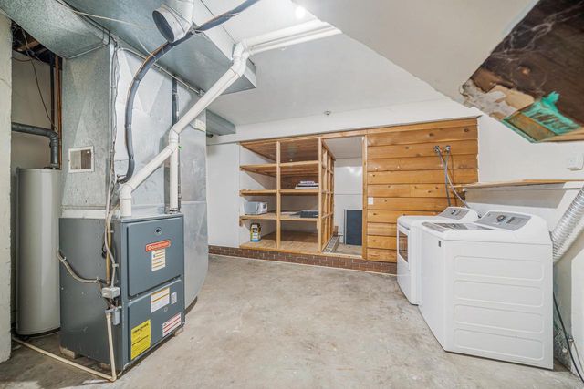3722 N CASALOMA DRIVE, Appleton, WI 54913