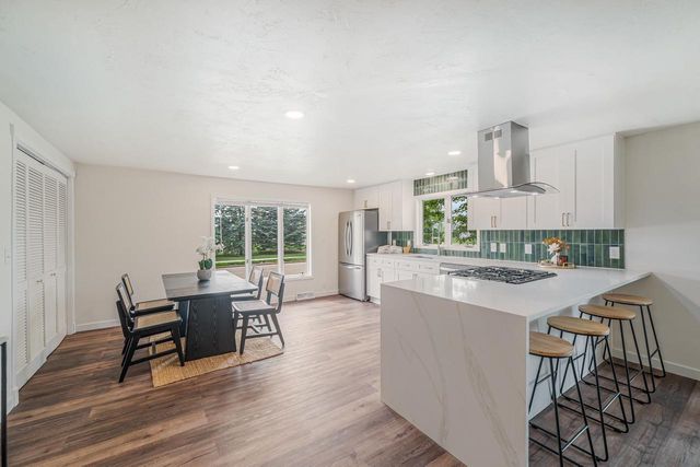 3722 N CASALOMA DRIVE, Appleton, WI 54913