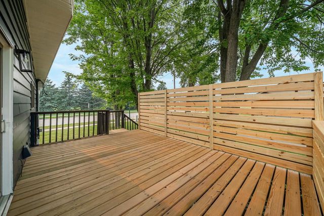 3722 N CASALOMA DRIVE, Appleton, WI 54913