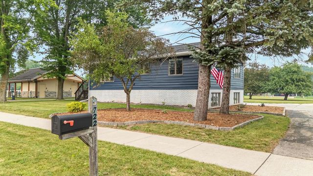 3722 N CASALOMA DRIVE, Appleton, WI 54913