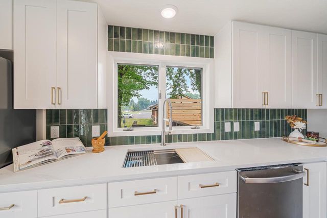 3722 N CASALOMA DRIVE, Appleton, WI 54913