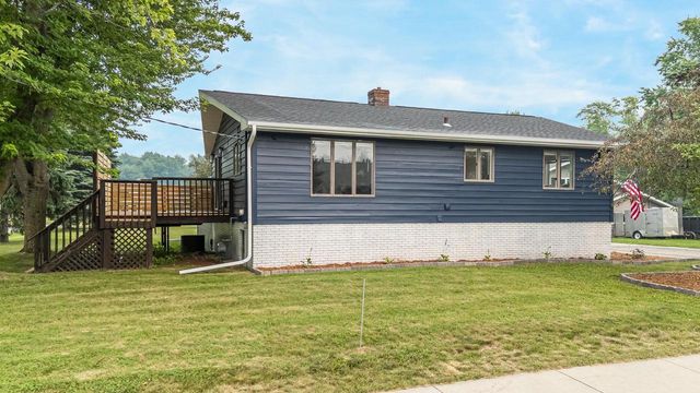 3722 N CASALOMA DRIVE, Appleton, WI 54913