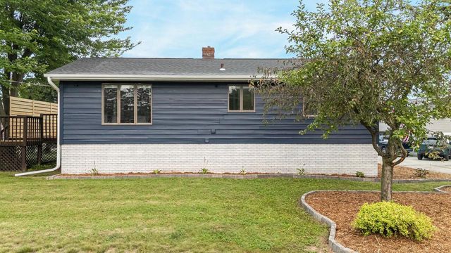 3722 N CASALOMA DRIVE, Appleton, WI 54913