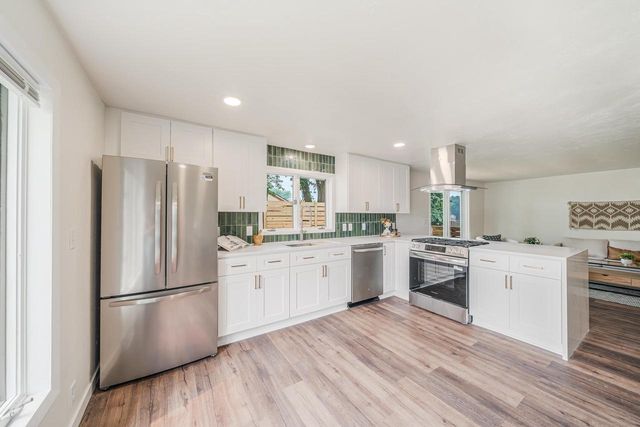 3722 N CASALOMA DRIVE, Appleton, WI 54913