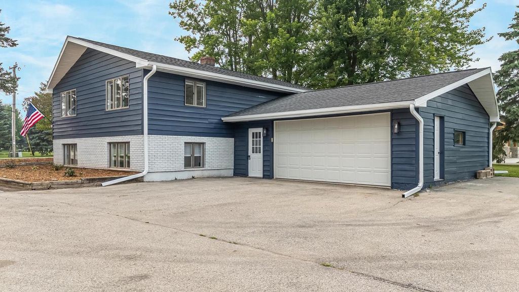 3722 N CASALOMA DRIVE, Appleton, WI 54913