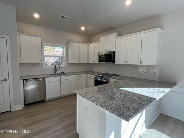 1201 Liset Court SE, Bolivia, NC 28422