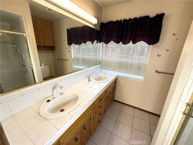 2431 Judith Court, Madera, CA 93637