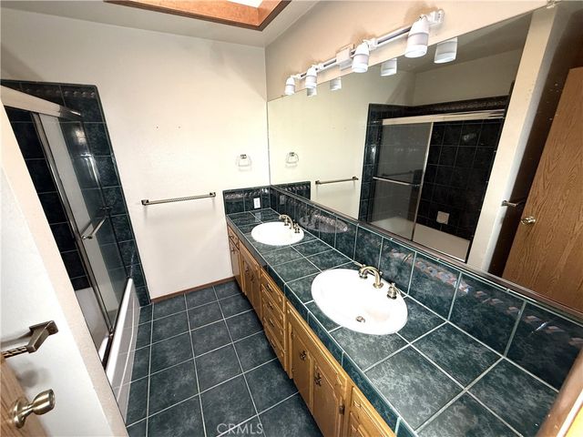 2431 Judith Court, Madera, CA 93637