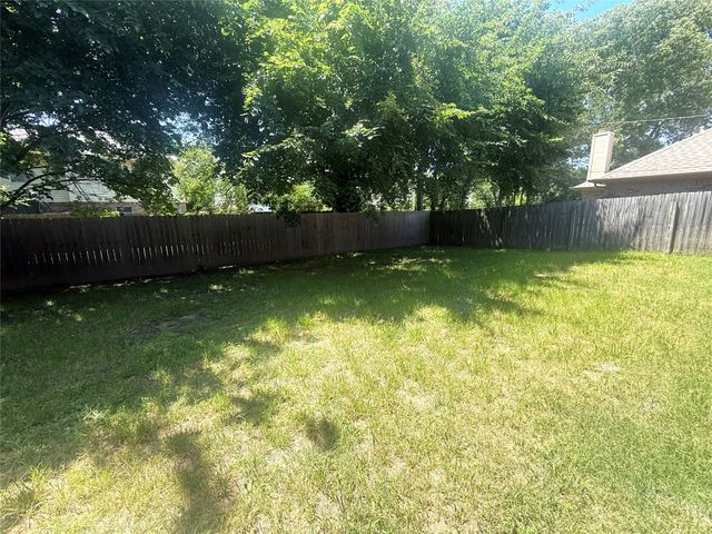 1212 Eagle Lake Drive, Azle, TX 76020