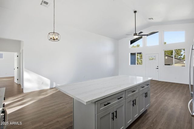 180 W PINE HAVEN Circle, Show Low, AZ 85901