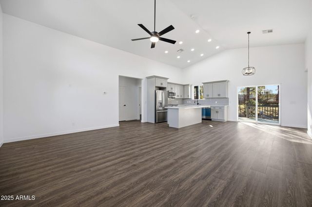 180 W PINE HAVEN Circle, Show Low, AZ 85901