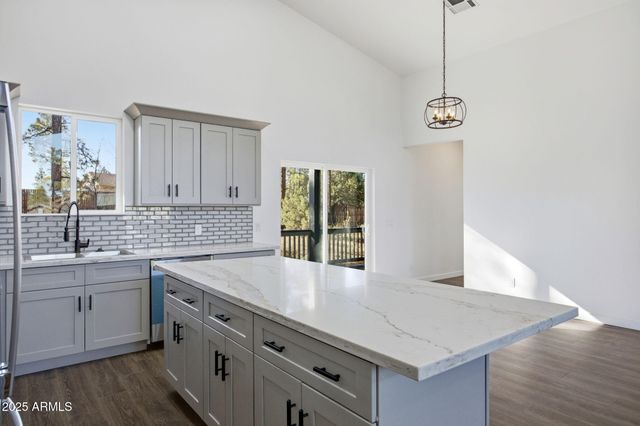 180 W PINE HAVEN Circle, Show Low, AZ 85901