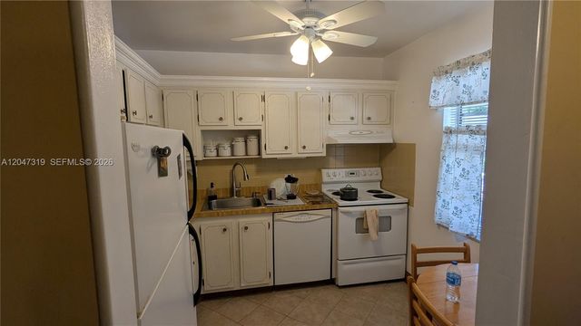 481 NW 76th Ave 207, Margate, FL 33063